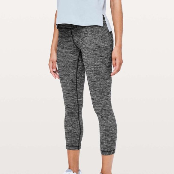 LIKE NEW: Lululemon High Rise Crops